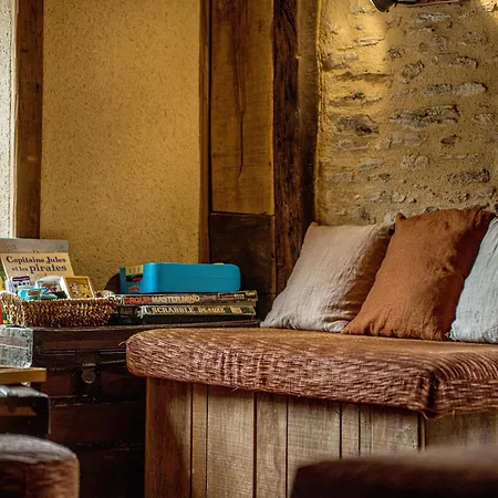 Отель Moulin De Cambelong- Emilie & Thomas 4*