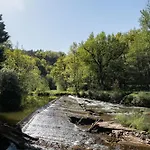 Отель Moulin De Cambelong- Emilie & Thomas
