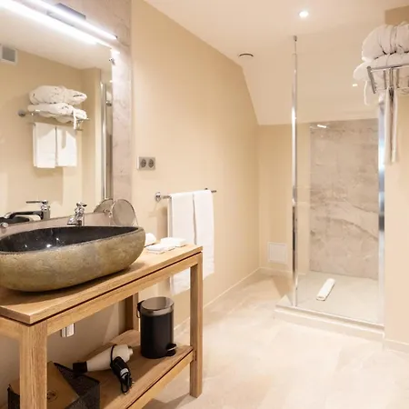 Moulin De Cambelong- Emilie & Thomas 4*